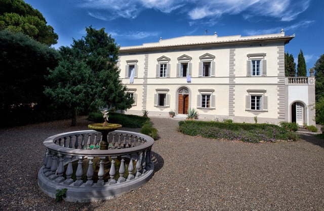 Historic villa for 12 people. in Tuscany, 1 km to the sea with pool and park