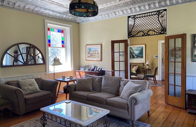 Historical and Private Estate, with Pickle Ball Court, Games Barn, minutes to SH