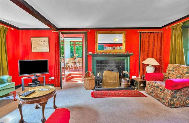 Historical cottage near Preston Mill, No Deposit