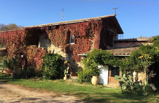Historical country house on horse farm near Valmontone / Rome