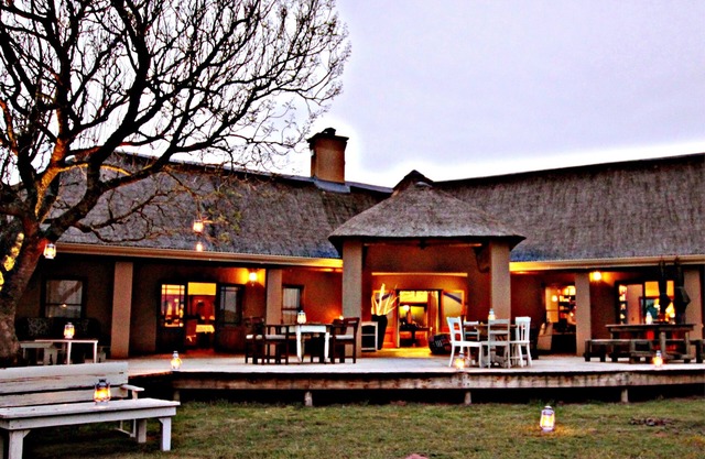 Hlosi Game Lodge - Amakhala Game Reserve