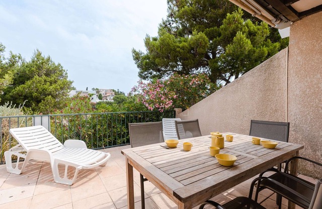 HM12 : NARBONNE-PLAGE : 2 bedroom-pavillon with pool