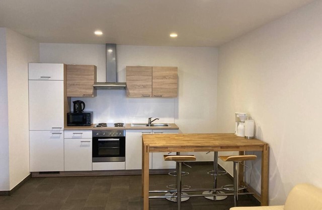 Hochwertig und modern eingerichtete Ferienwohnung mit extragroßem King Size-Bett und kostenfreiem WLAN