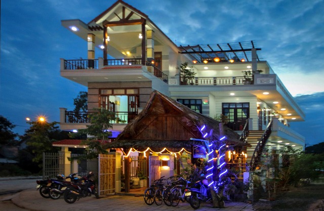 Hoi An Sea Sunset Villa & Bar