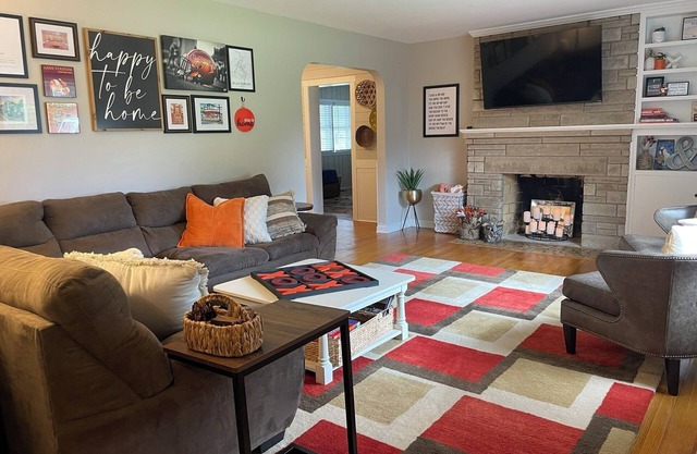 HOKIE TAILGATE HEAVEN - Walking distance to stadium, campus, and downtown