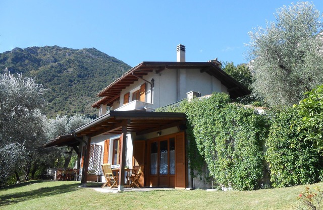 HOLIDAY APARTMENT IN PRIVATE HOUSE: FEELING AT HOME