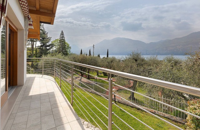 Holiday Apartment "Casa-Lago Suite" with Lake View, Shared Pool & Wi-Fi