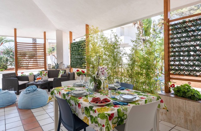 Holiday Apartment 'Appartamento in Villa Tulipano' with Private Terrace, Garden & Wi-Fi