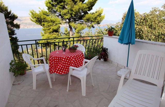 Holiday apartment 100 m from the beach