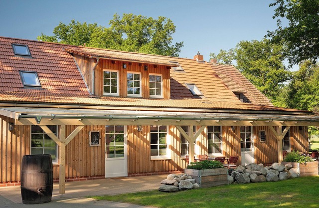 Holiday Apartment "Eichengeflüster Waldhütte" with Large Covered Terrace in Ströhen