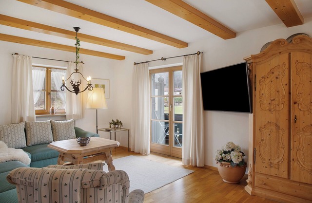 Holiday Apartment "Frühholz - Kreuzeck" with Mountain View, Balcony & Wi-Fi