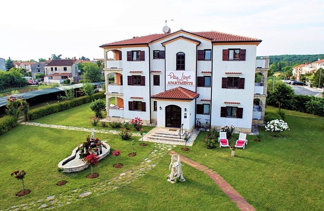 Holiday apartment Funtana for 1 - 5 persons with 2 bedrooms - Holiday apartment in one or multi-fami