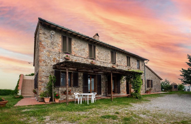 Holiday Apartment "Geranio" with Mountain View, Shared Pool & Wi-Fi