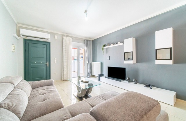 Holiday Apartment "Grey House" with Balcony, A/C & Wi-Fi