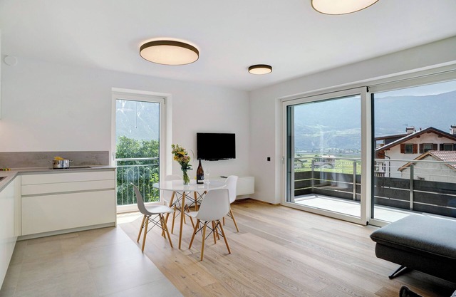 Holiday Apartment "Haus Weinblick 5" with Mountain View, Garden & Wi-Fi