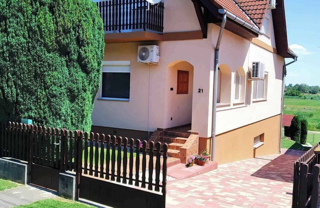 Holiday apartment 600m from the sandy beach