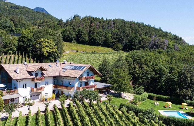 Holiday apartment Kurting an der Weinstraße (Cortina sulla Strada del Vino) for 1 - 6 persons with 2