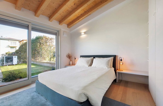 Holiday Apartment "Little Mier Iseo" with Mountain View, Private Garden & Wi-Fi