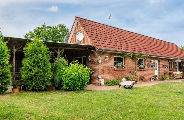 Holiday Apartment "Möwchen" with Private Terrace, Shared Garden & Wi-Fi