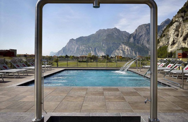 Holiday apartment Near the lake, with balcony and parking space