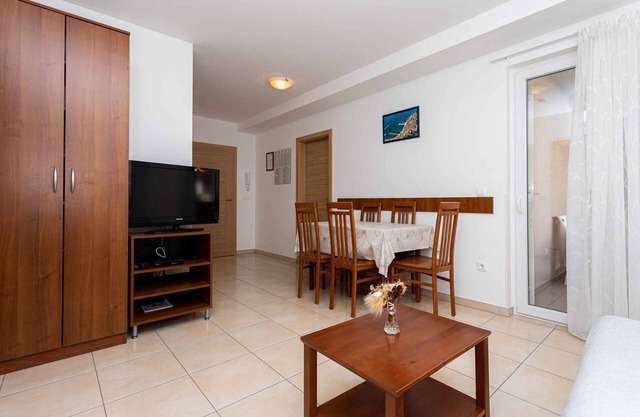 Holiday apartment only 100 m from the sea