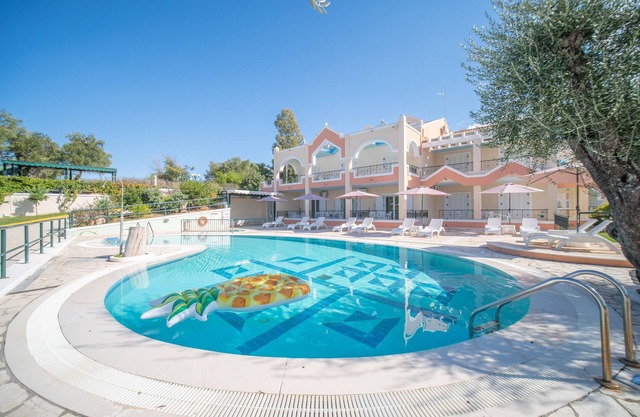 Holiday Apartment Saint Nicholas Beach with Garden View, Shared Pool & Wi-Fi