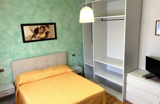 Holiday Apartment "Sole" with Sea View, Shared Garden & Wi-Fi
