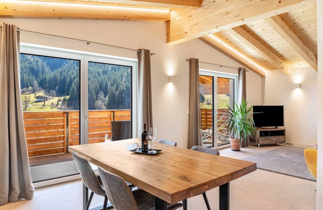 Holiday Apartment 'Tirolee Marchegg - Adlerhorst' with Mountain View, Shared Terrace and Wi-Fi