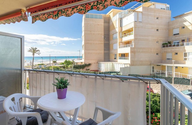Holiday Apartment "Very nice and modern Studio" at the Beach, Balcony & Wi-Fi