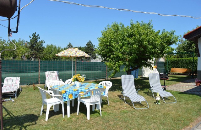 Holiday apartment with large garden