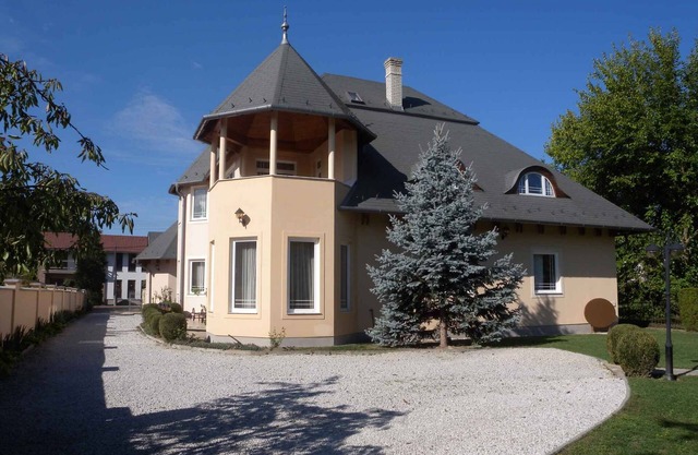 Holiday apartment with internet, grill and pavilion