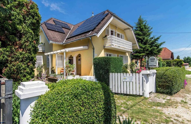 Holiday apartment with pool and air conditioning