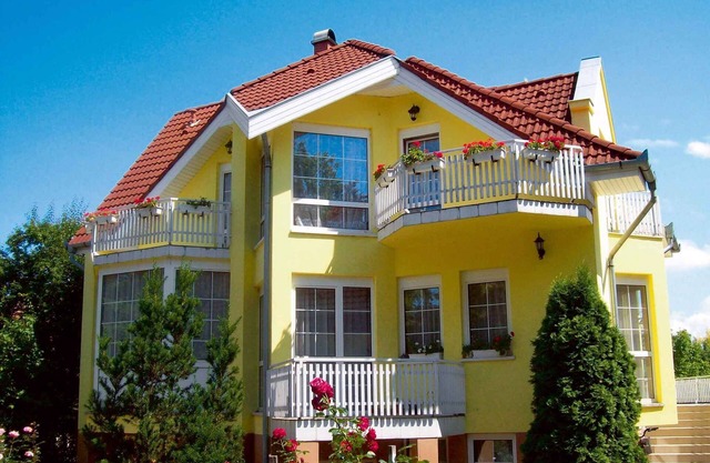 Holiday apartment with 5 balconies and garden pavilion