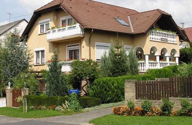 Holiday apartment with air conditioning near the thermal baths
