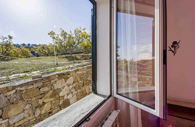Holiday apartment with air conditioning, internet and pool
