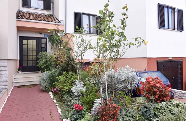 Holiday apartment with two bedrooms and a balcony near the center and the sea