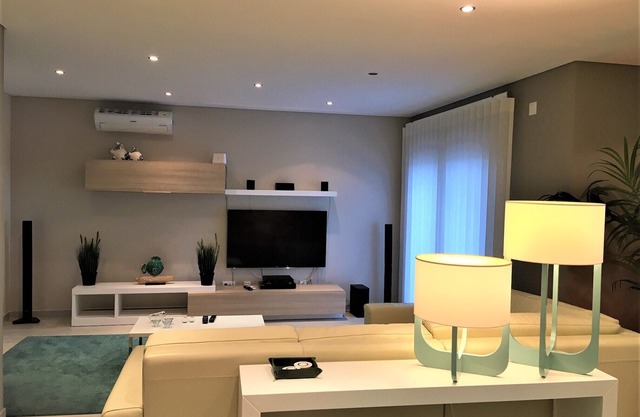 Holiday Calm Villa - Beach & Pool
