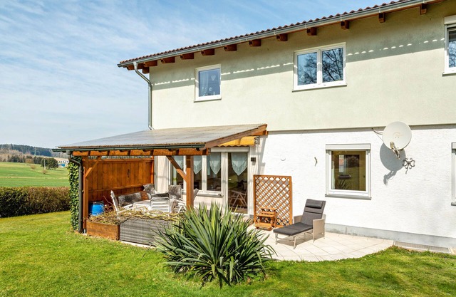 Holiday Apartment 'Mitterfelder Donaublick' with Private Terrace, Private Garden and Wi-Fi