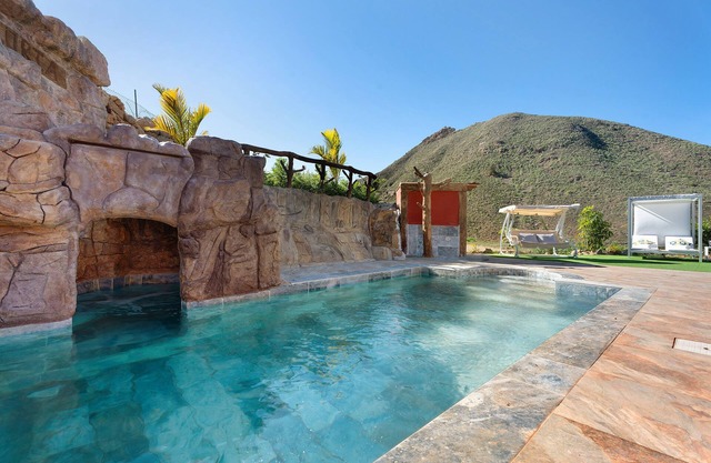Holiday Home 'Villa La Casita' with Mountain View, Private Garden and Wi-Fi