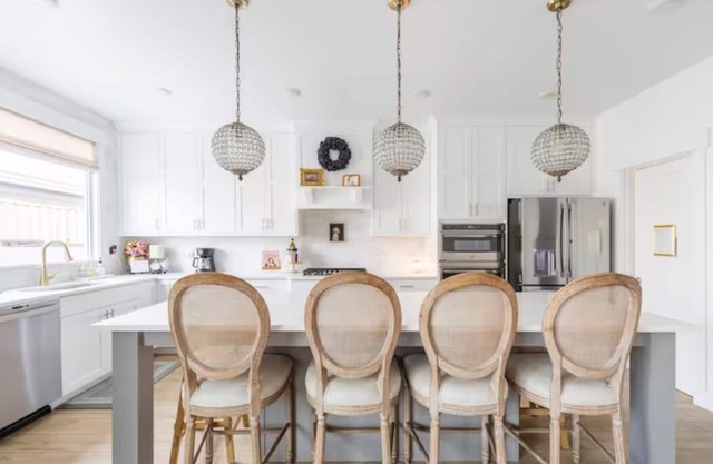 Holiday Family Retreat, Modern Townhome with Theater, Gas Fireplace & Mountains