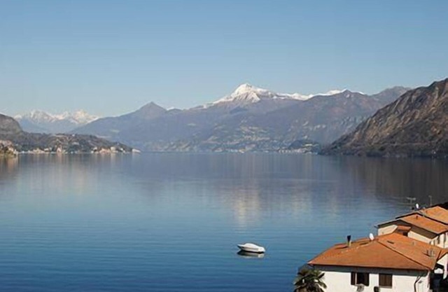 Holiday flat with view of Lake Como