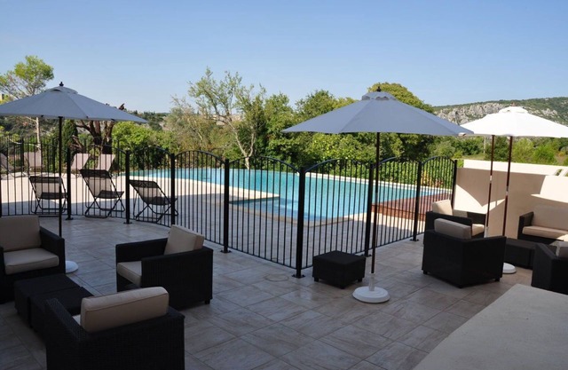 Holiday cottage "Aiguéze" in a residence with swimming pool