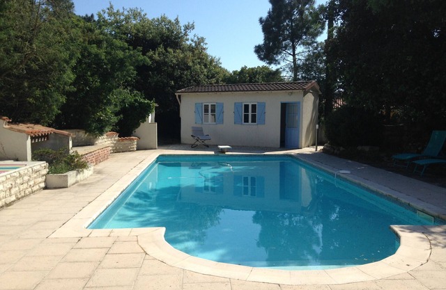 Holiday Home 'Jardin Arboré, Belle Maison Piscine' with Private Pool, Terrace and Wi-Fi