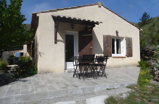 Holiday Home 'Les Iris' with Mountain View, Private Terrace and Wi-Fi