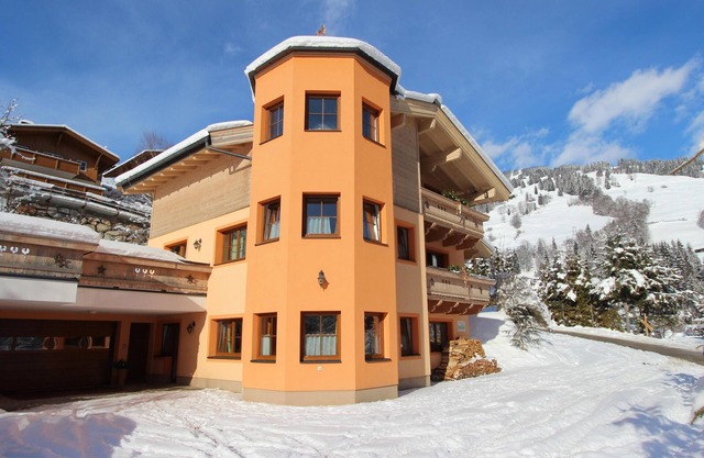 Holiday home with wellness right by the slopes