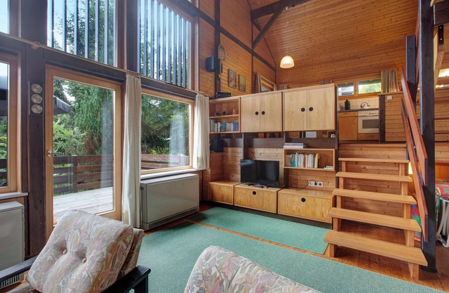 Holiday Home 'Mountain View' with Shared Garden and Balcony