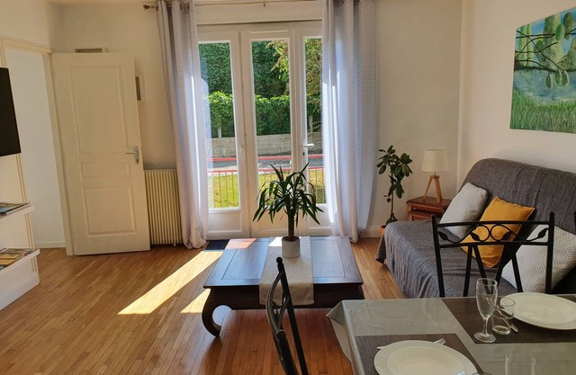 holiday house not overlooked and 5 minutes from the center of fresnay