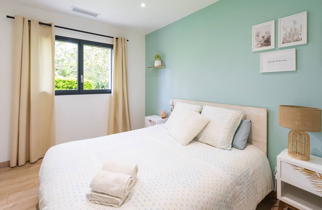 Holiday Home 'Villa Iguski' with Private Terrace, Wi-Fi and Air Conditioning