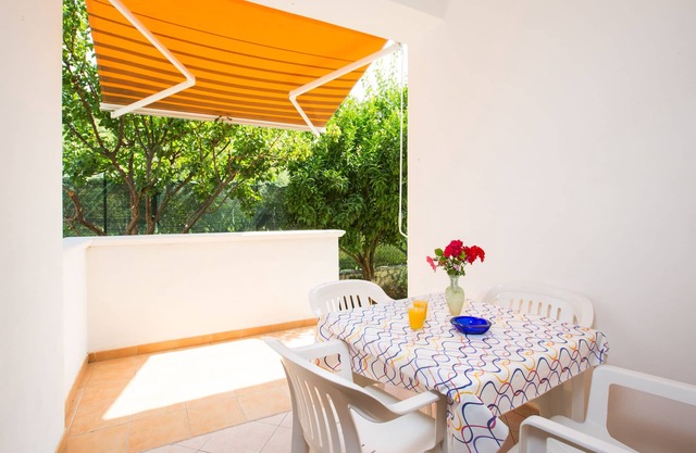 Holiday home a stone's throw from the sea