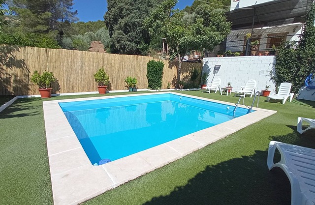 Holiday Home 'Alojamiento Rural Puente Honda' with Mountain View, Pool & Wi-Fi